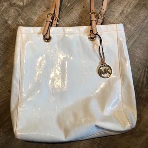 White Michael Kors Jet Set Tote